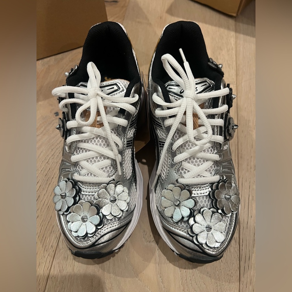 Cecilie Bahnsen x Asics SILVER FLOWER APPLIQUE GEL-KAYANO
